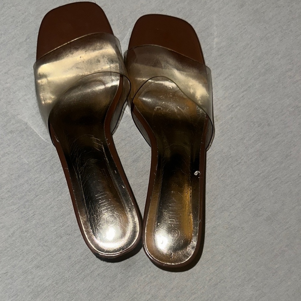 Womens Size 8.5 Slide Sandals.